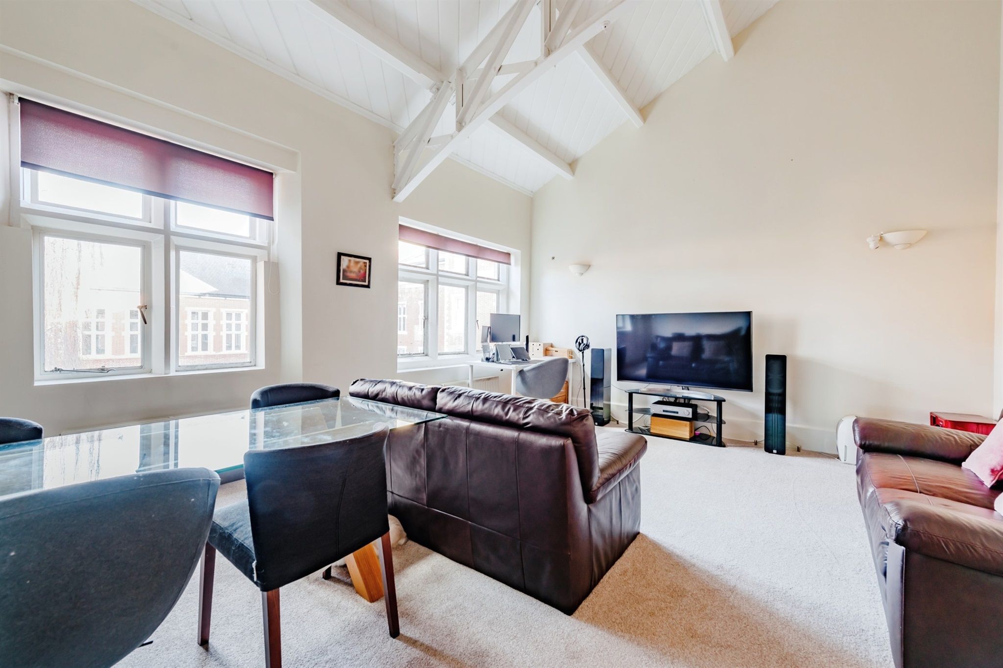2 bed flat for sale in Royal Earlswood Park, Redhill RH1 Zoopla