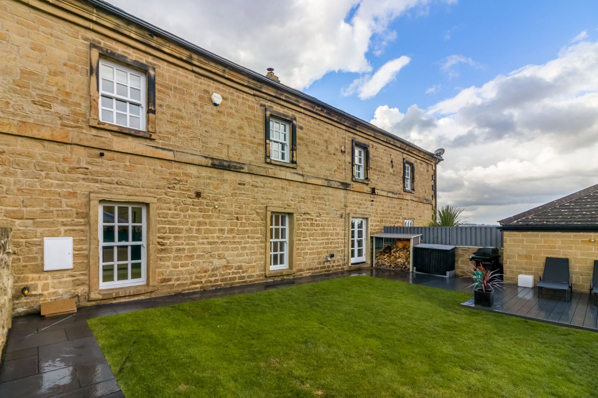 3 bed barn conversion for sale in Farm Mount, Netherton, Wakefield WF4