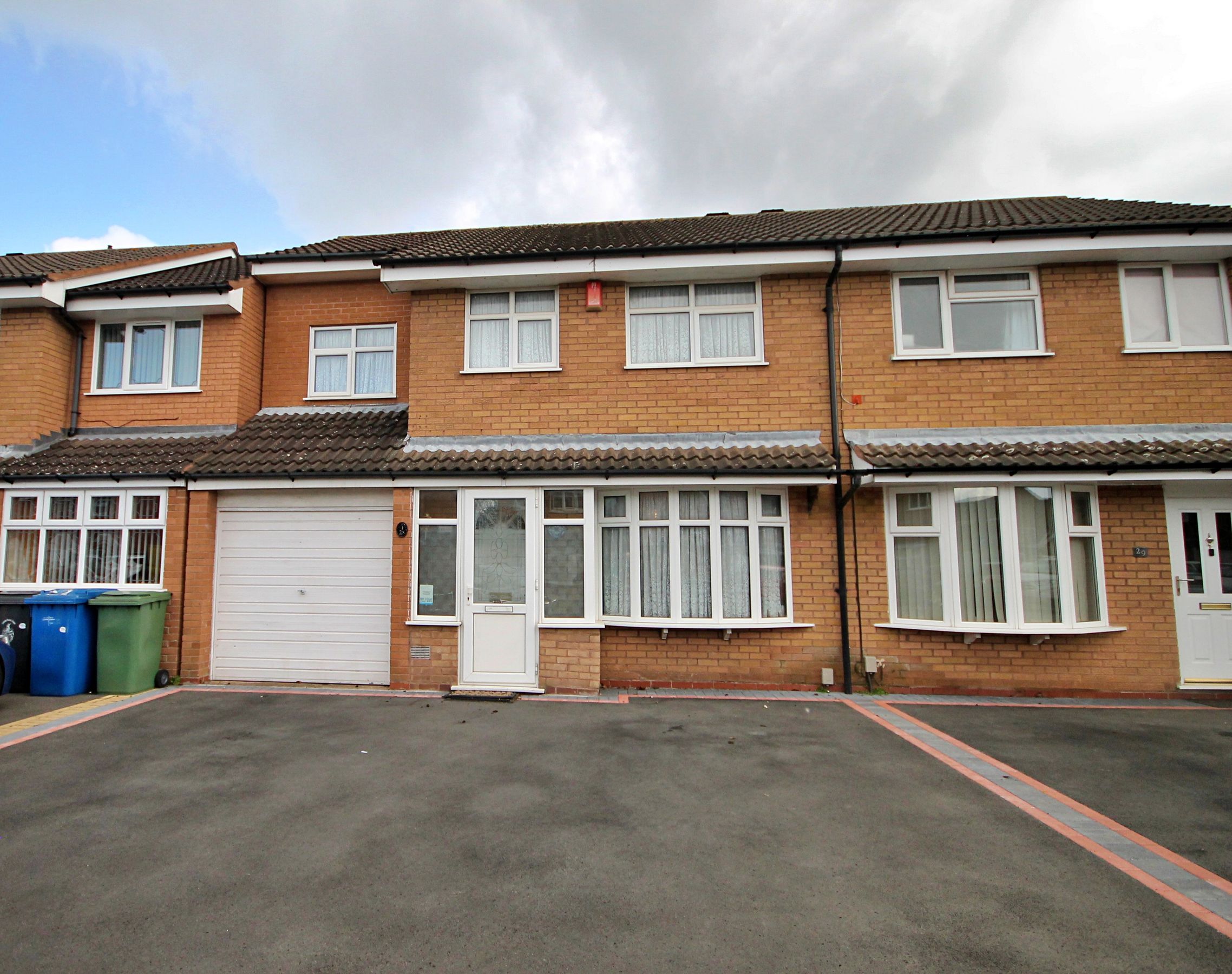 4 bed semidetached house for sale in Swallowfield, Tamworth