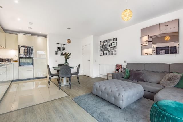 Snowe Building, Regiment Hill, Mill Hill NW7  