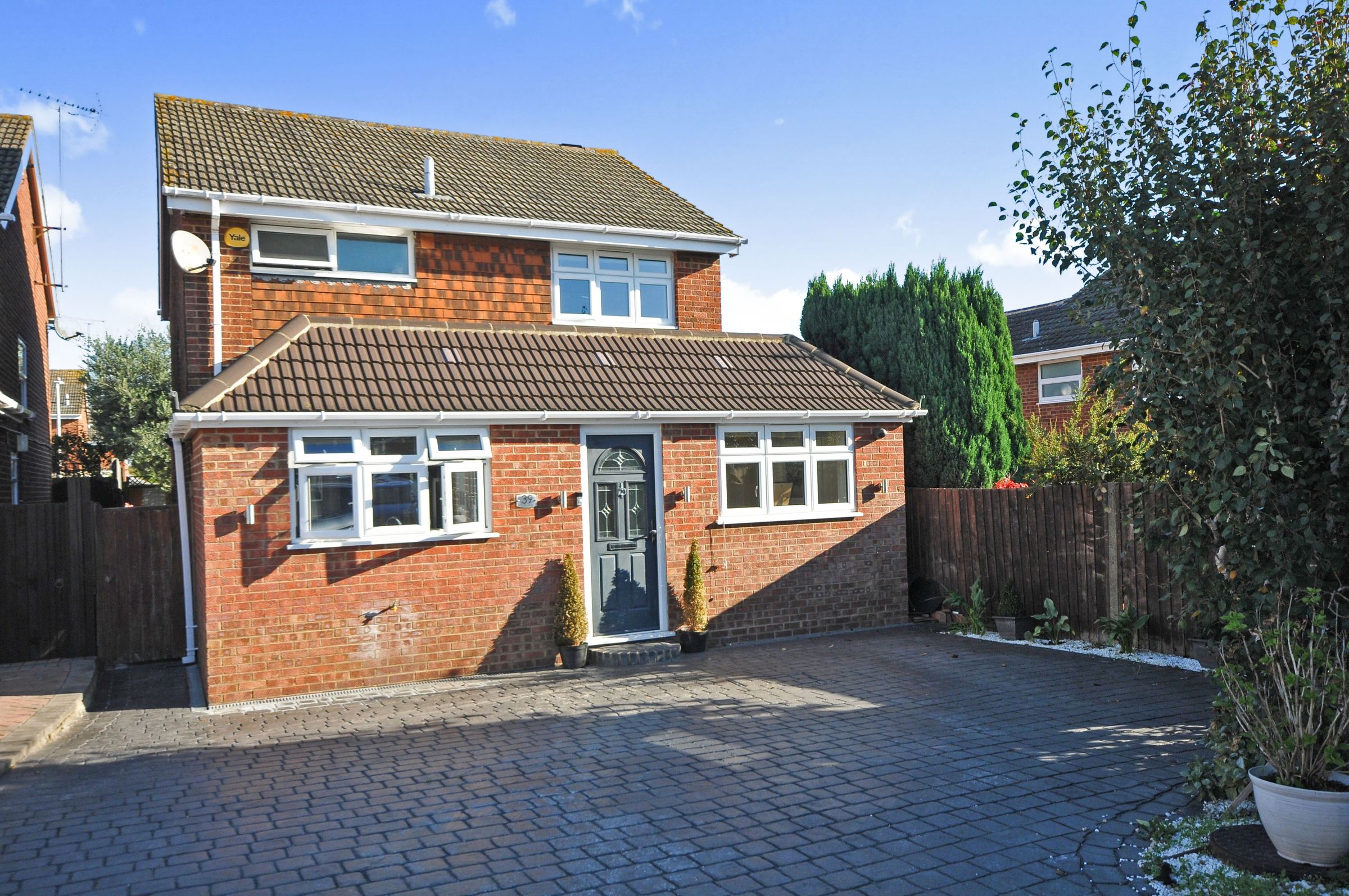 4 bed detached house for sale in Dahlia Drive, Swanley BR8 Zoopla