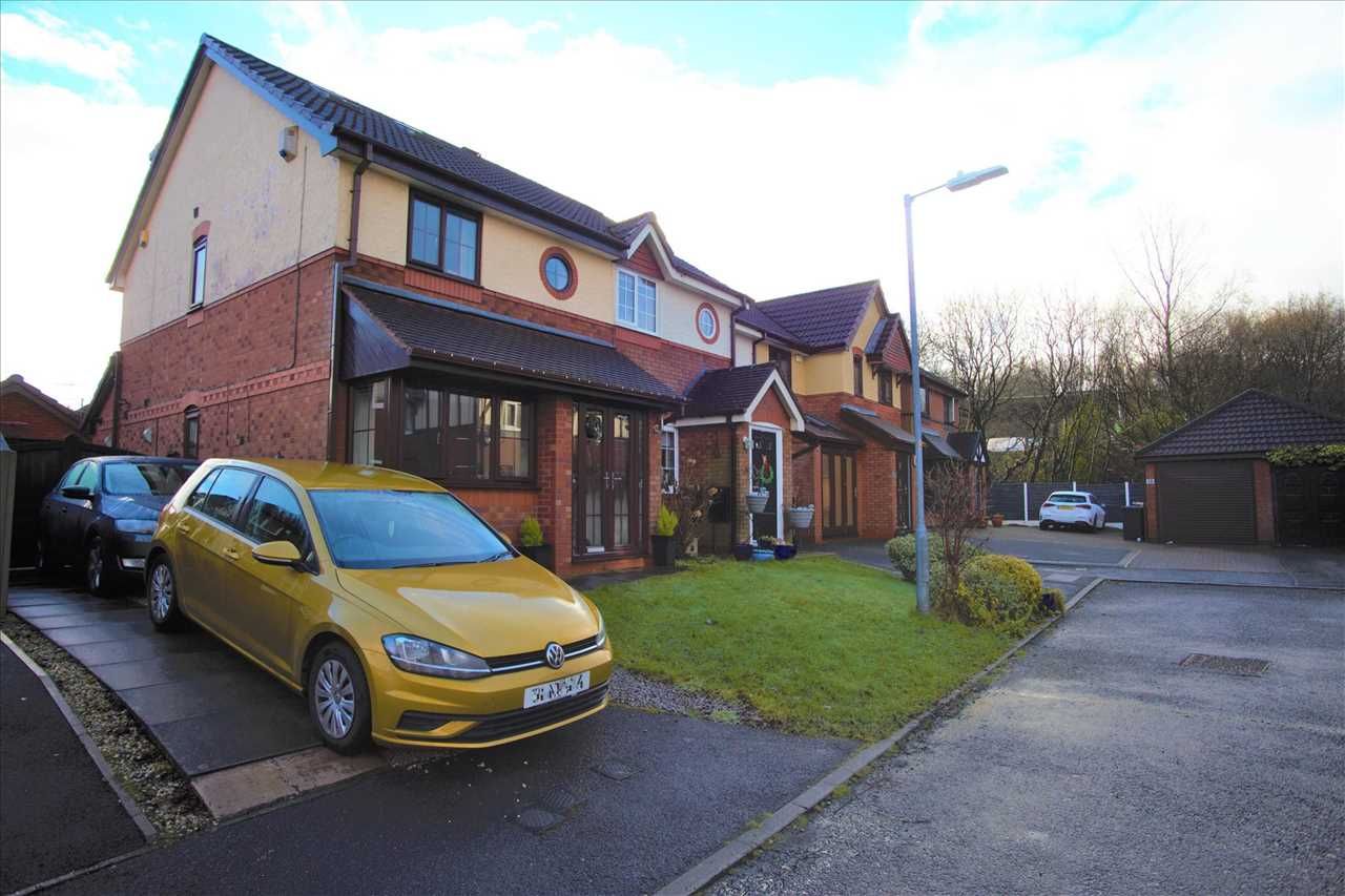 3 bed semidetached house for sale in Pine Meadows, Stoneclough