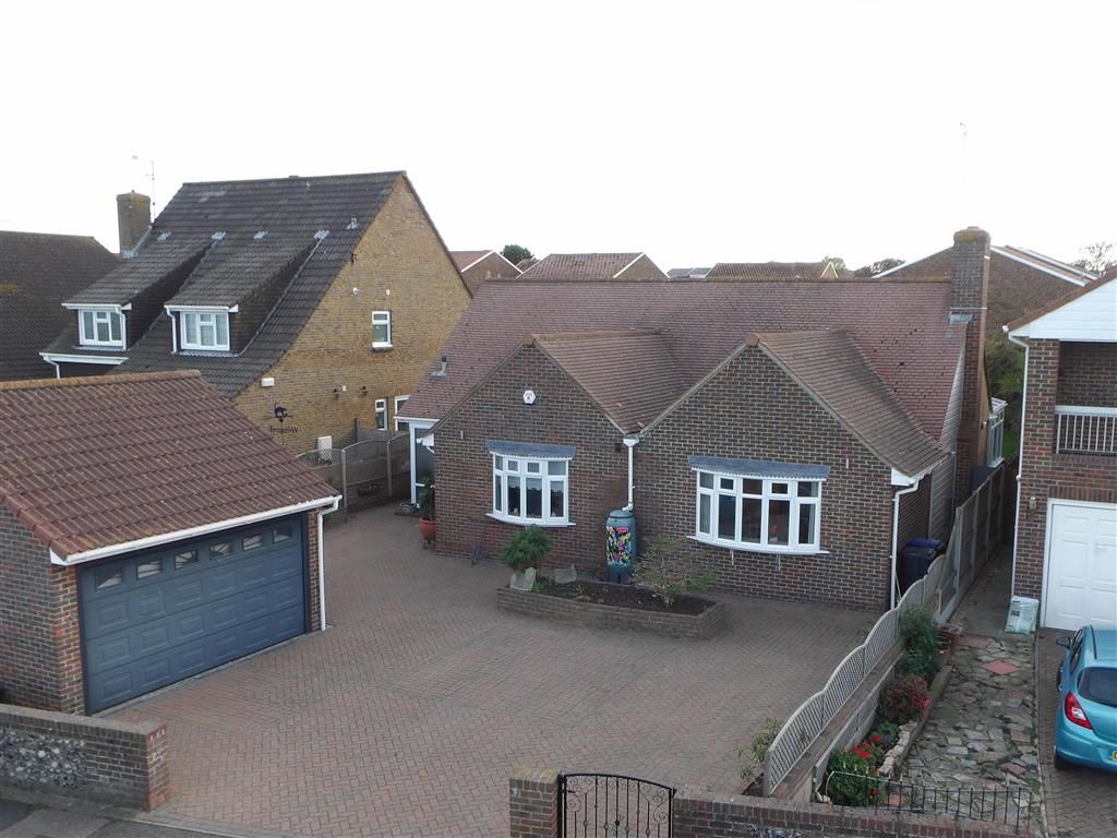 3 bed detached bungalow for sale in The Ridings, Cliftonville, Margate