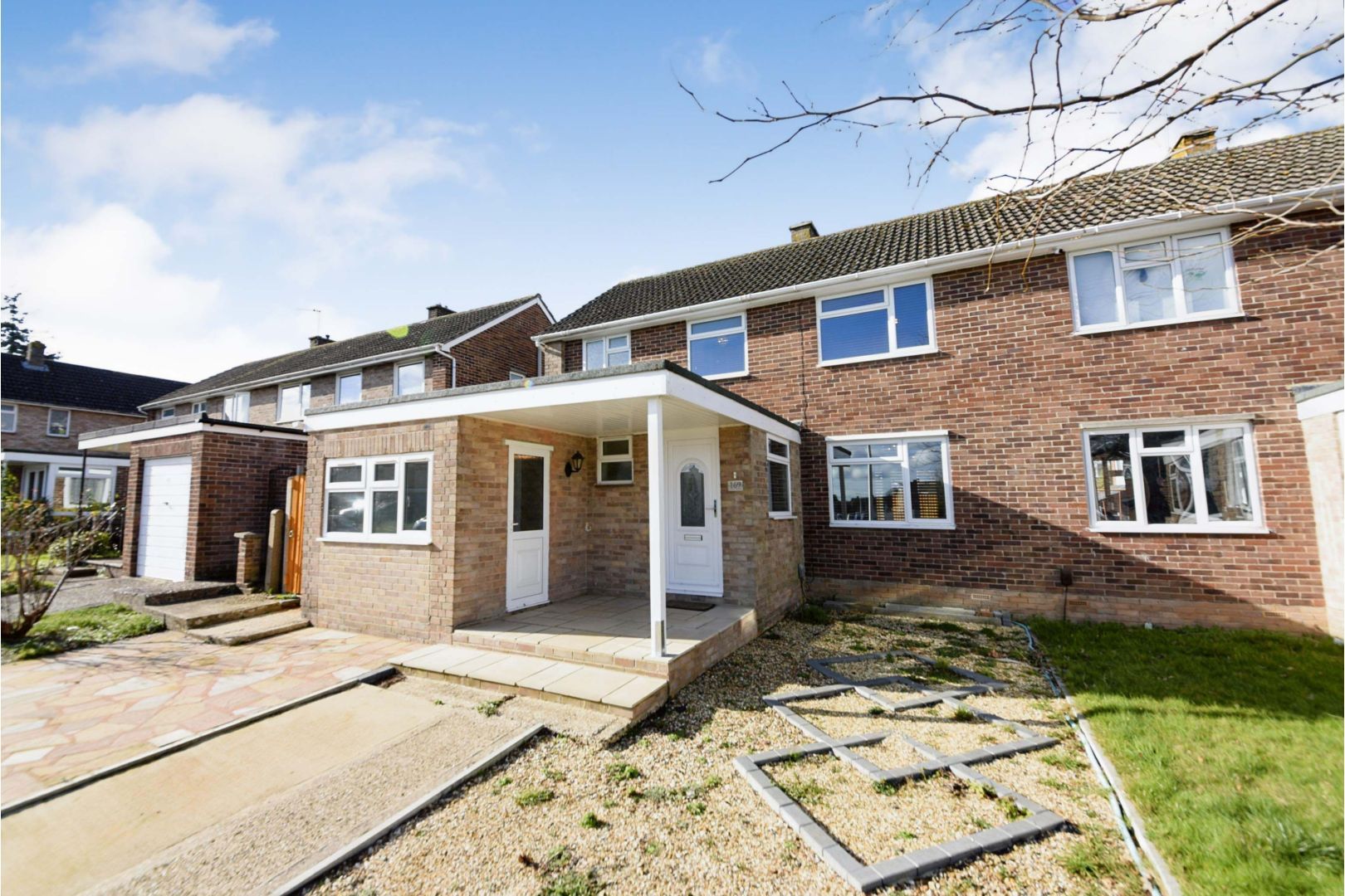 4 bed semidetached house for sale in Kersey Crescent, Newbury RG14