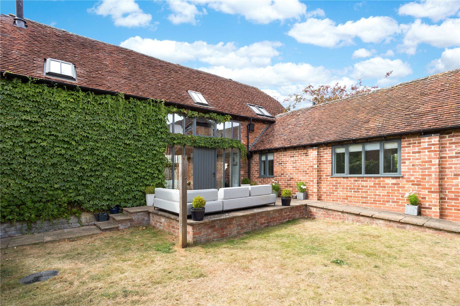 4 bed barn conversion for sale in Dorsington Road, Pebworth, Stratford
