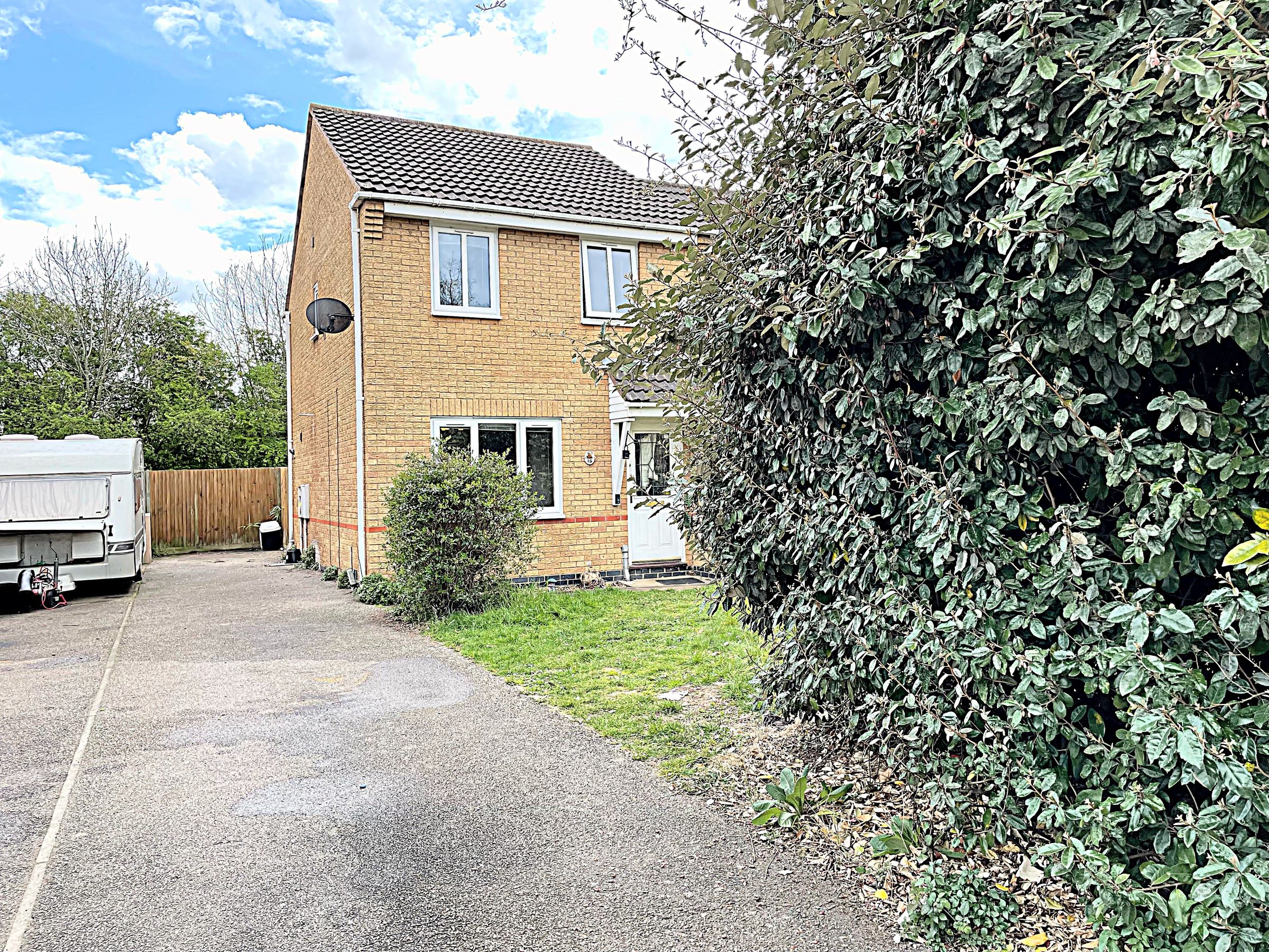 3 bed end terrace house to rent in Kirkstall Close, Bedford MK42 Zoopla