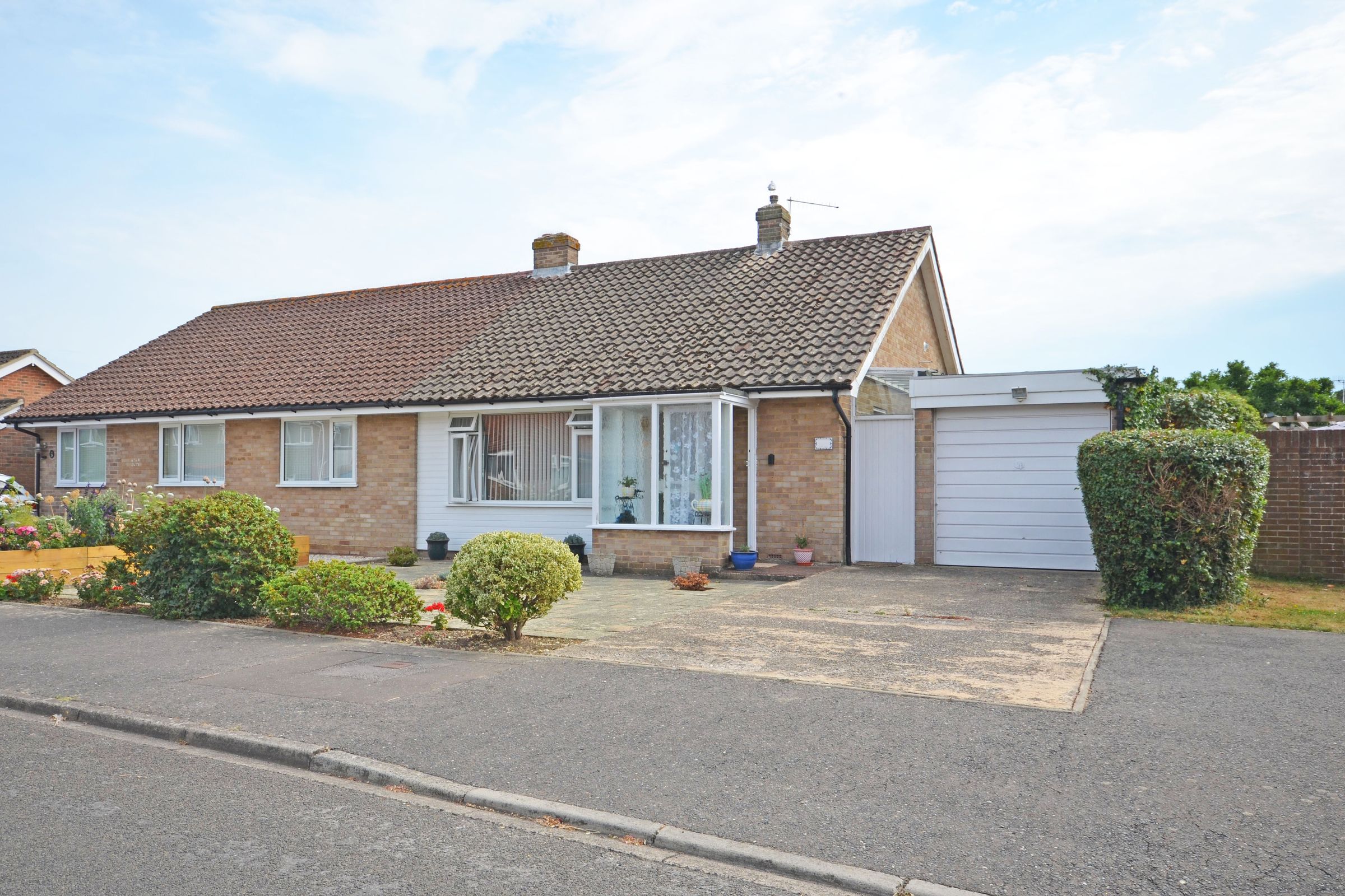 2 bed semidetached bungalow for sale in Oxford Drive, West Meads