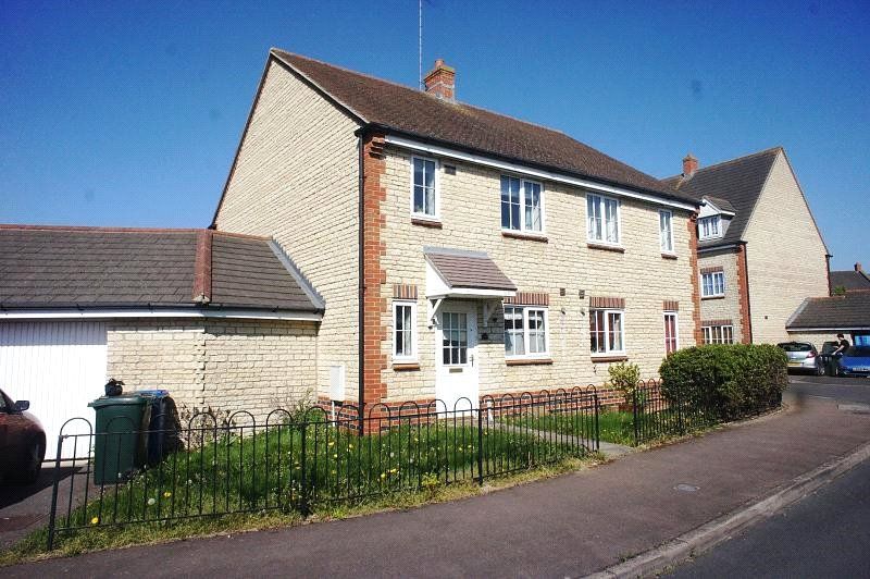 3 bed detached house to rent in Nuthatch Way, Bicester, Oxfordshire
