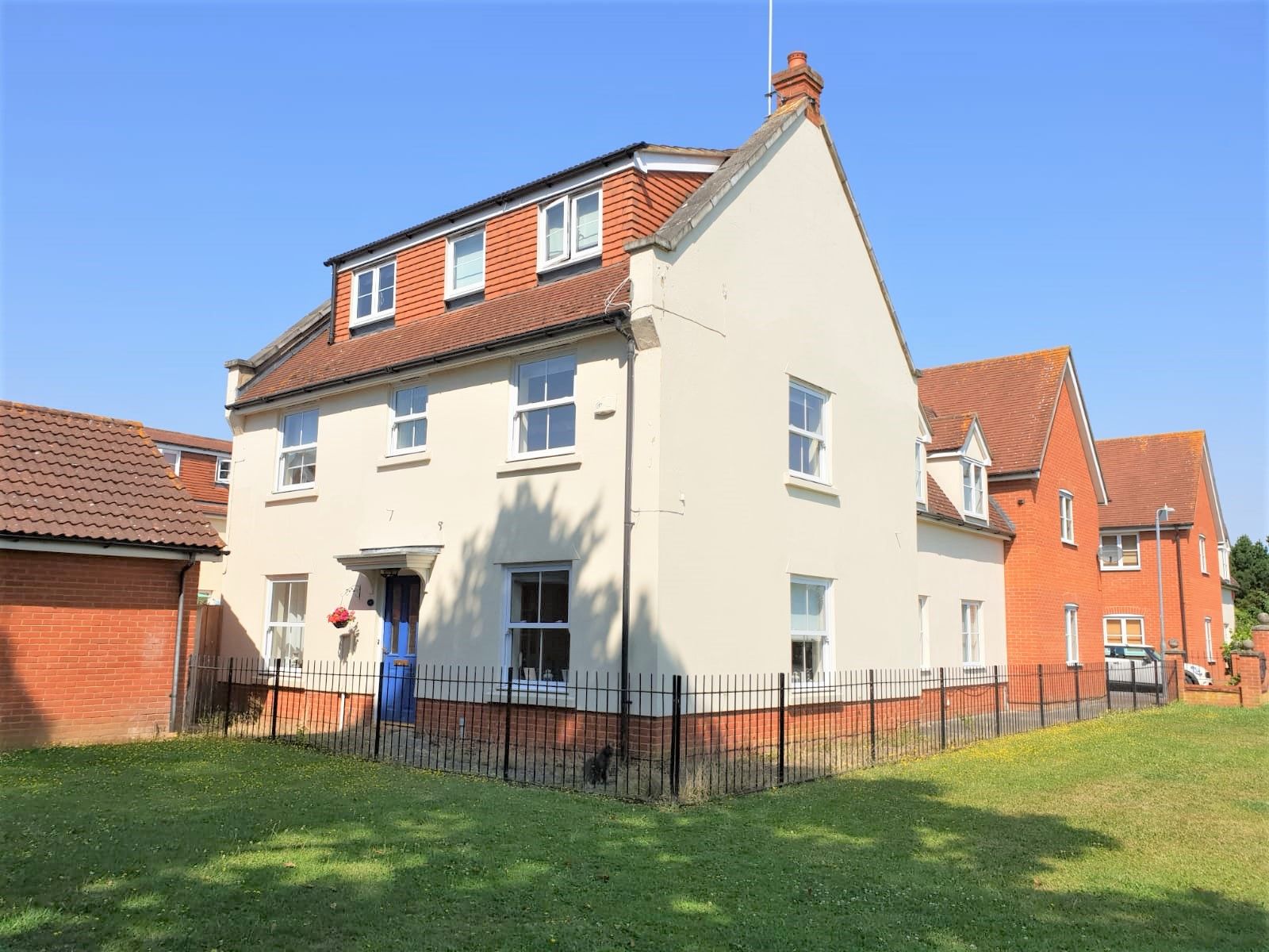 5 bed linkdetached house for sale in Hospital Field, Black Notley