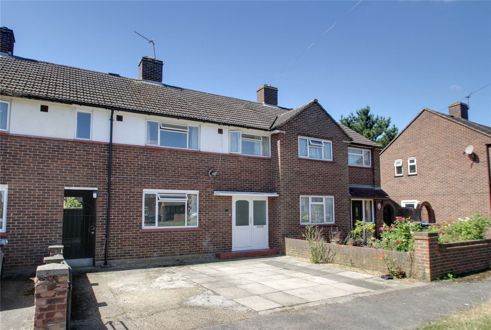 3 bed terraced house to rent in Fairway, Chertsey, Surrey KT16 Zoopla