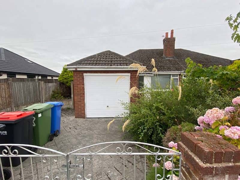 2 bed semidetached bungalow for sale in Aintree Road, Thornton