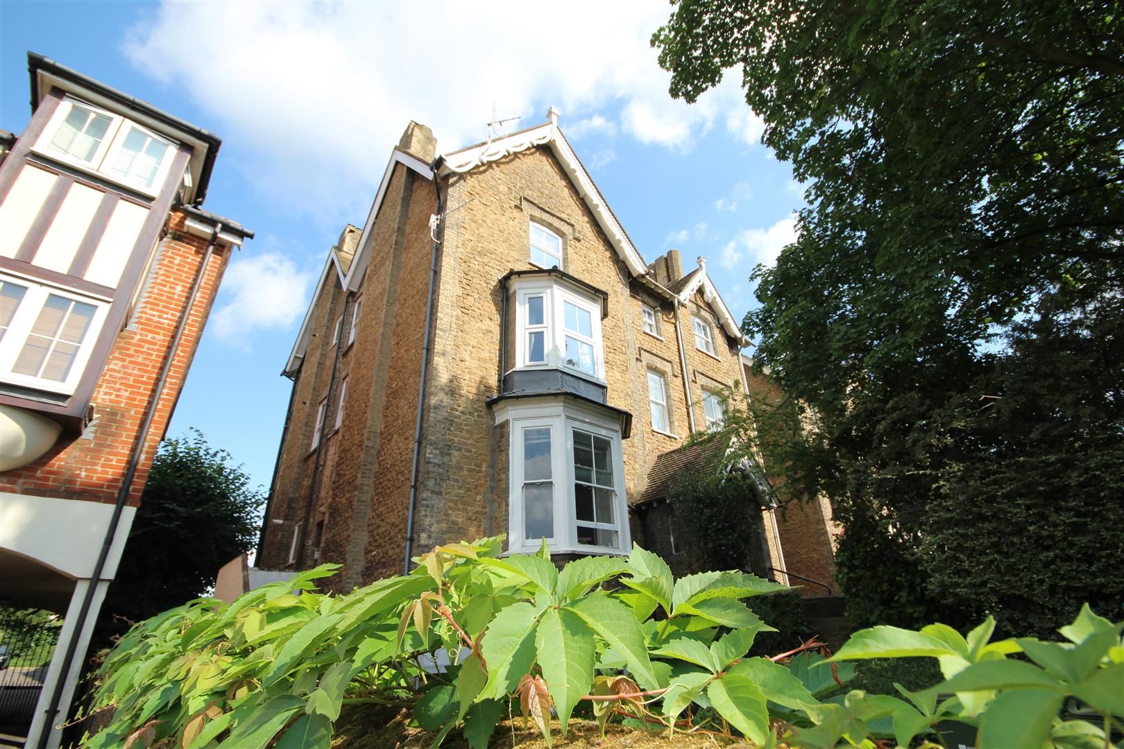 1 bed flat to rent in Stoke Road, Guildford GU1 Zoopla