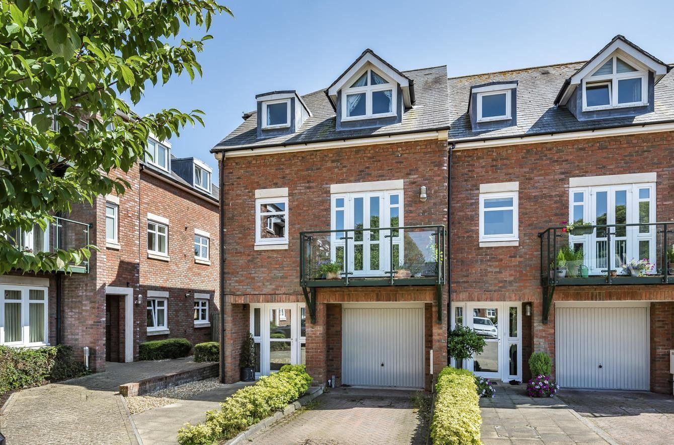 William Cawley Mews, Broyle Road, Chichester PO19  