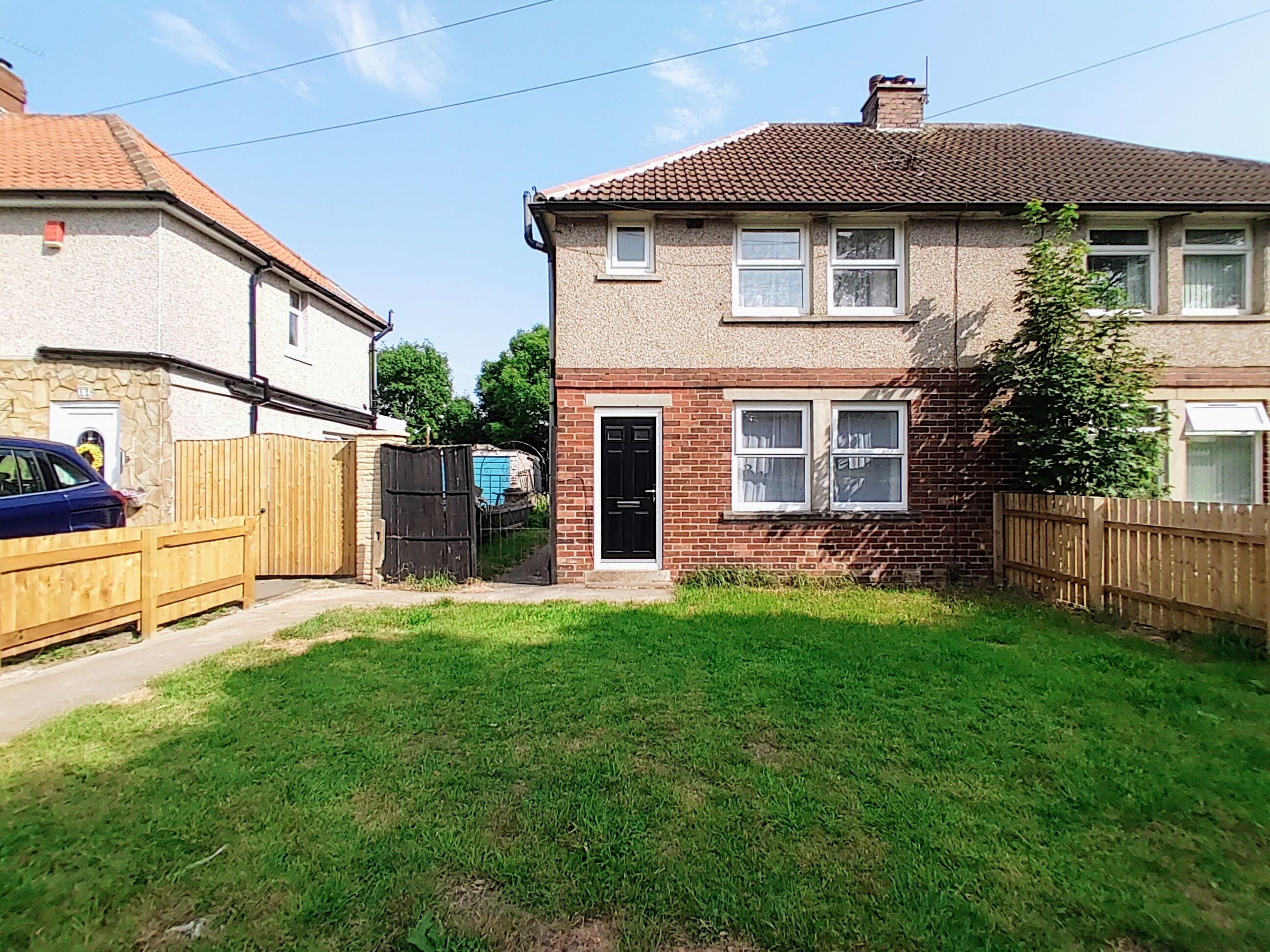 3 bed semidetached house for sale in North Cliffe Avenue, Thornton