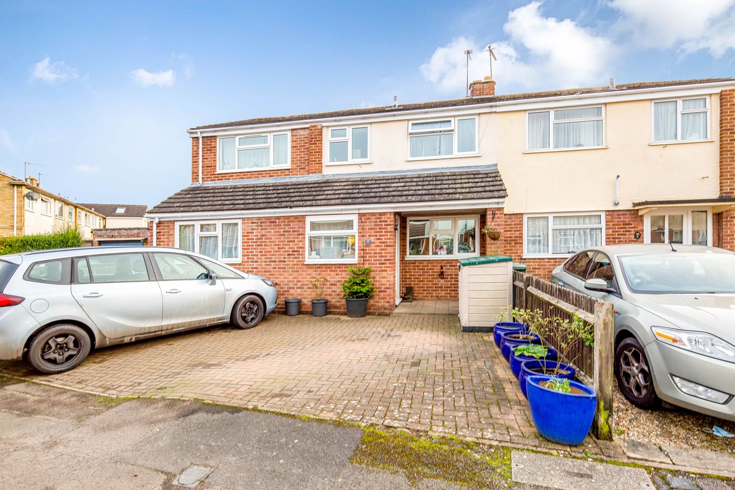 5 bed end terrace house for sale in Chichester Close, Bicester OX26