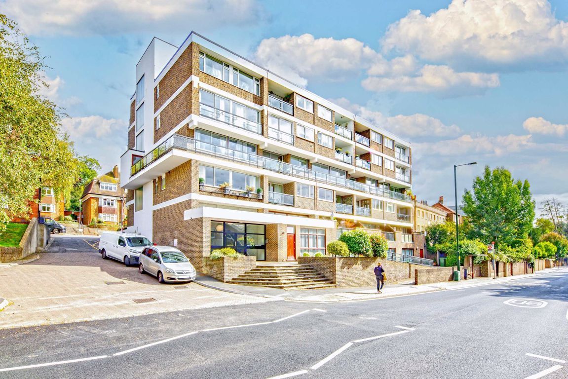 1 bed flat to rent in Petersham Road TW10 Zoopla