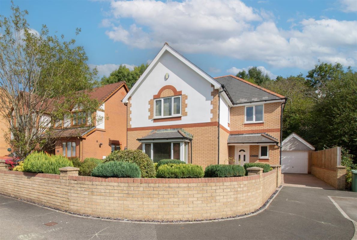 4 bed detached house for sale in 7 Glendale Gardens, Fleur De Lis