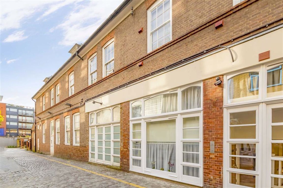 Studio to rent in Kilburn High Road, London NW6 Zoopla