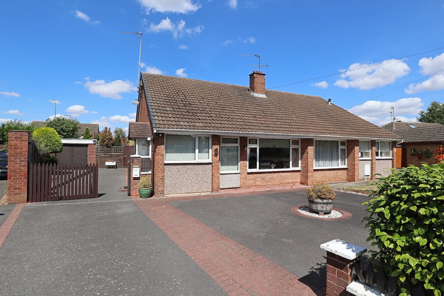 3 bed semidetached bungalow for sale in Winchester Avenue, Weddington