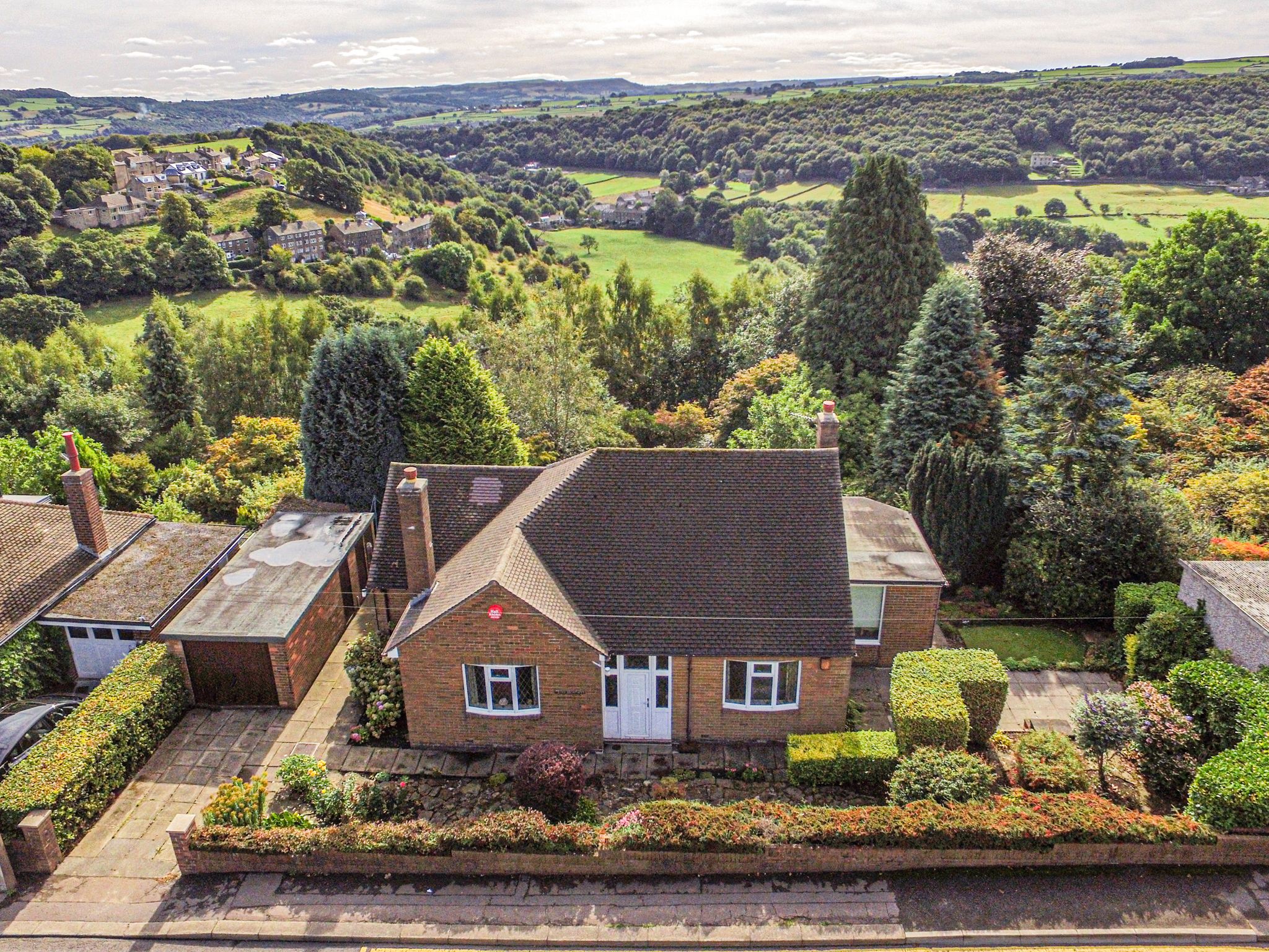 3 Bed Detached Bungalow For Sale In Meltham Road Netherton 