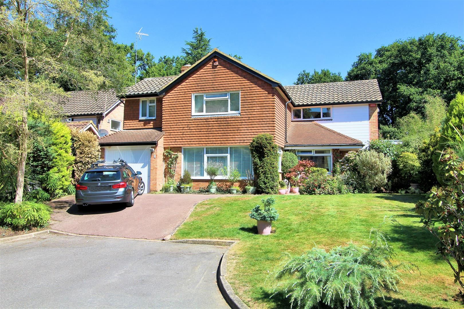 4 bed detached house for sale in Forest Close, Pyrford, Woking GU22