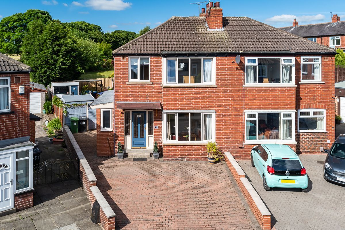 4 bed semidetached house for sale in Beechwood Grove, Drighlington