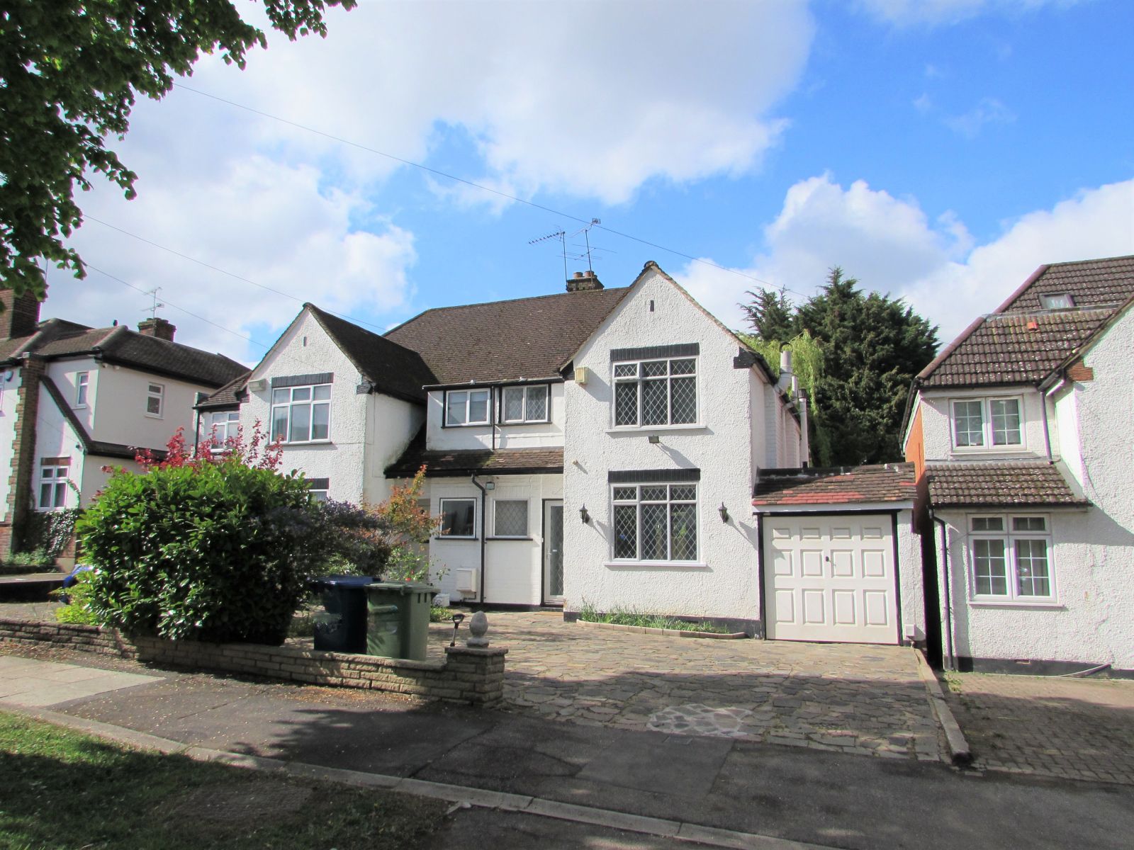 3 bed semidetached house to rent in Boxtree Road, Harrow Weald
