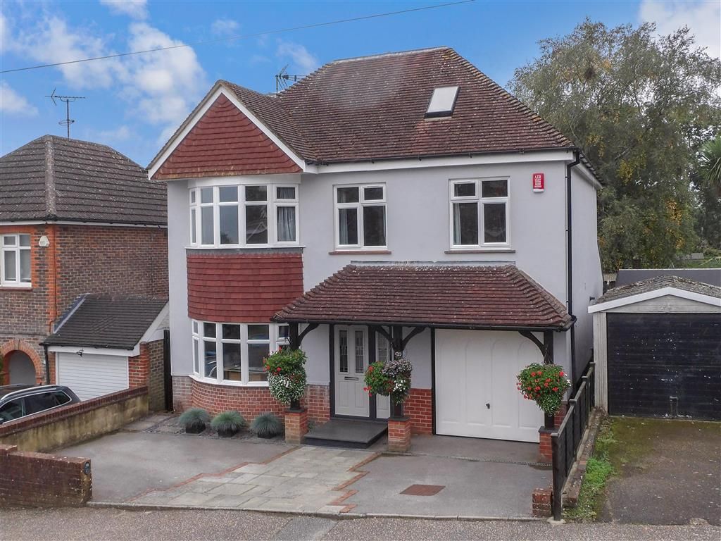 4 bed detached house for sale in Maxwell Road, Arundel, West Sussex