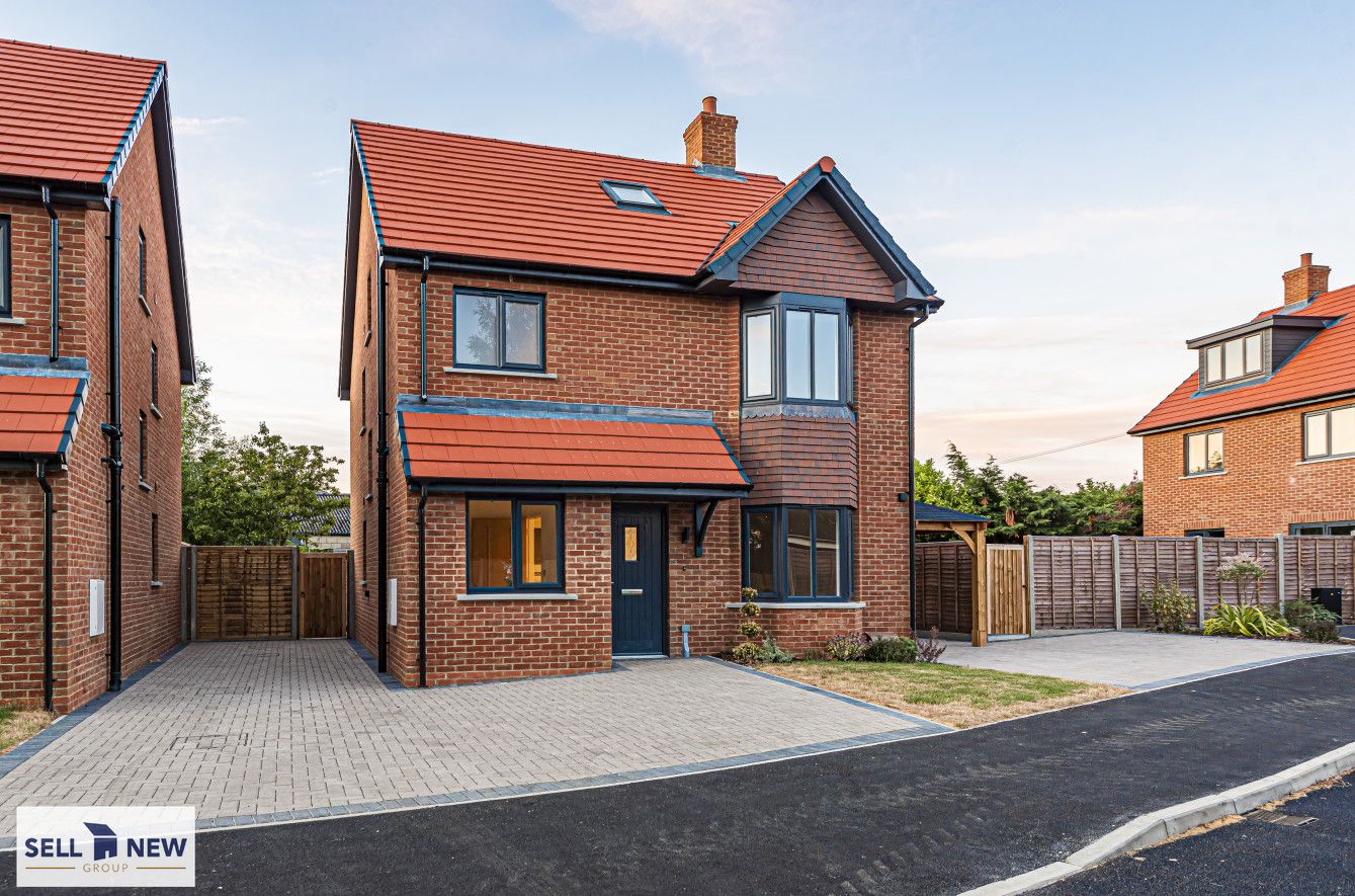 New home, 4 bed detached house for sale in Harvey Close, Bow Brickhill