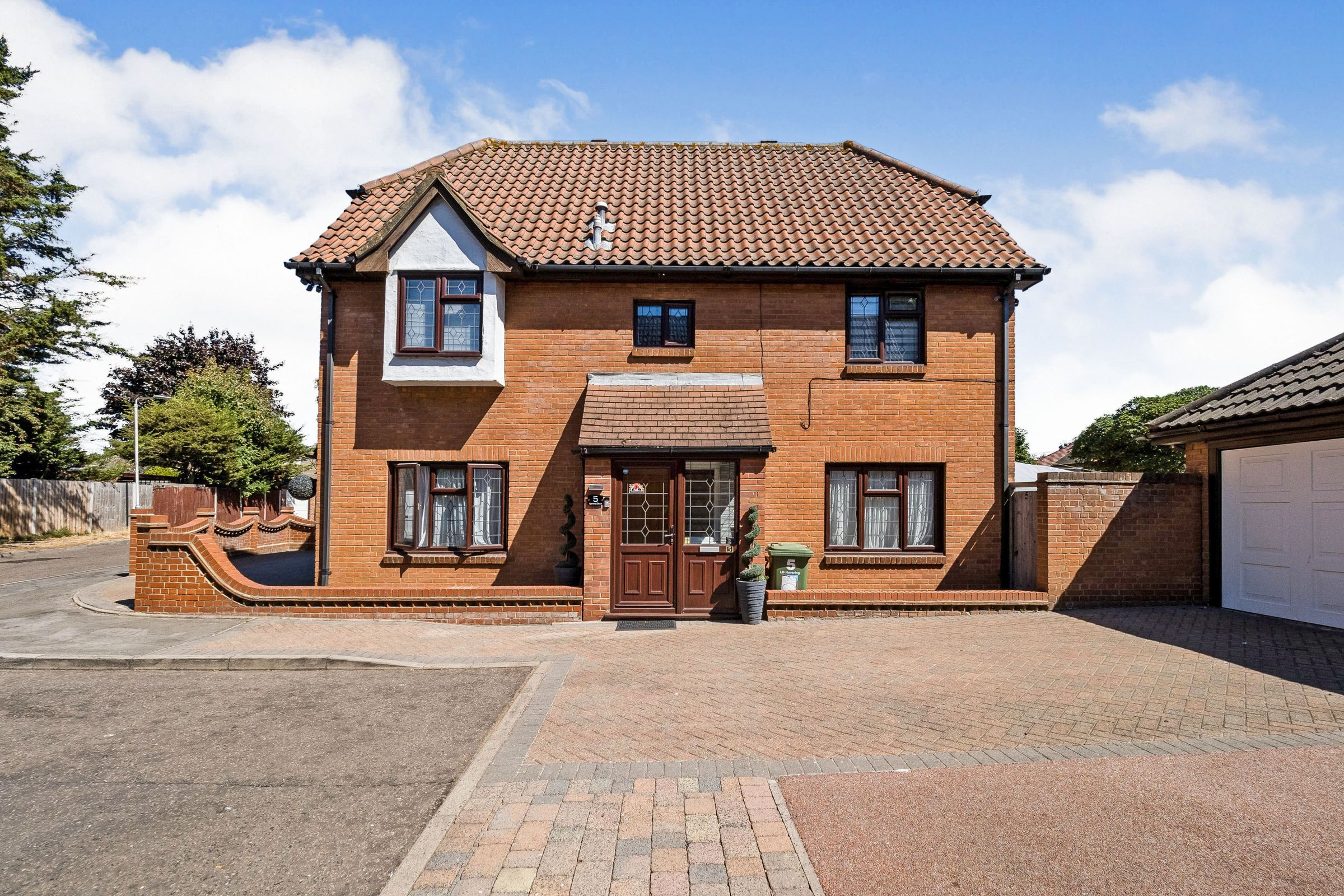 4 bed detached house for sale in Spinney Close, Rainham RM13 Zoopla