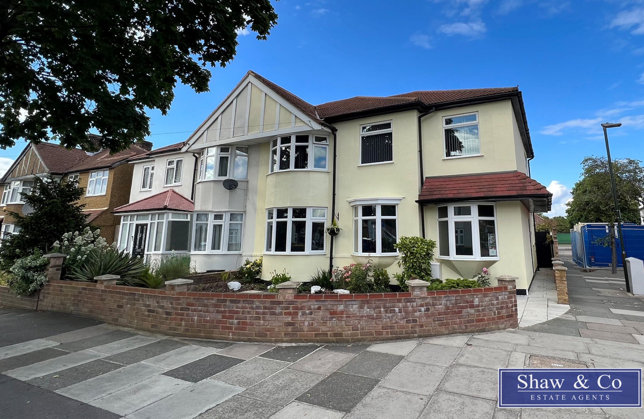 4 bed semidetached house for sale in Waverley Avenue, Whitton