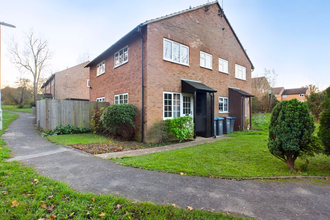 1 Bed Semi detached House To Rent In Maple Drive East Grinstead RH19 