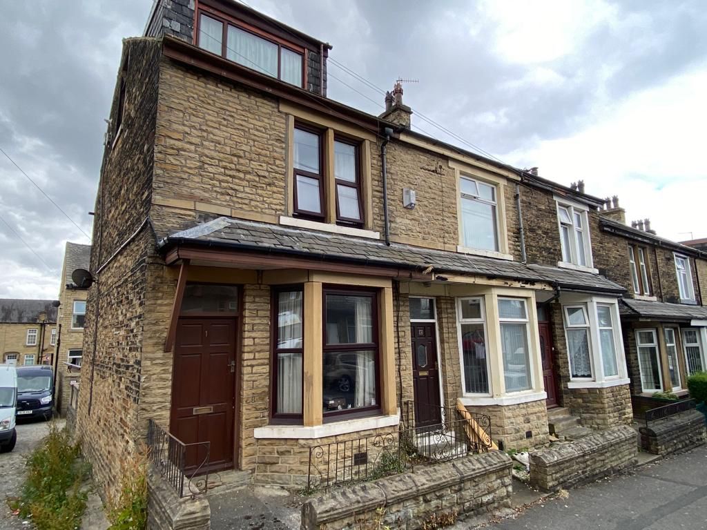 3 bed terraced house for sale in Portsmouth Avenue, Bradford BD3 Zoopla