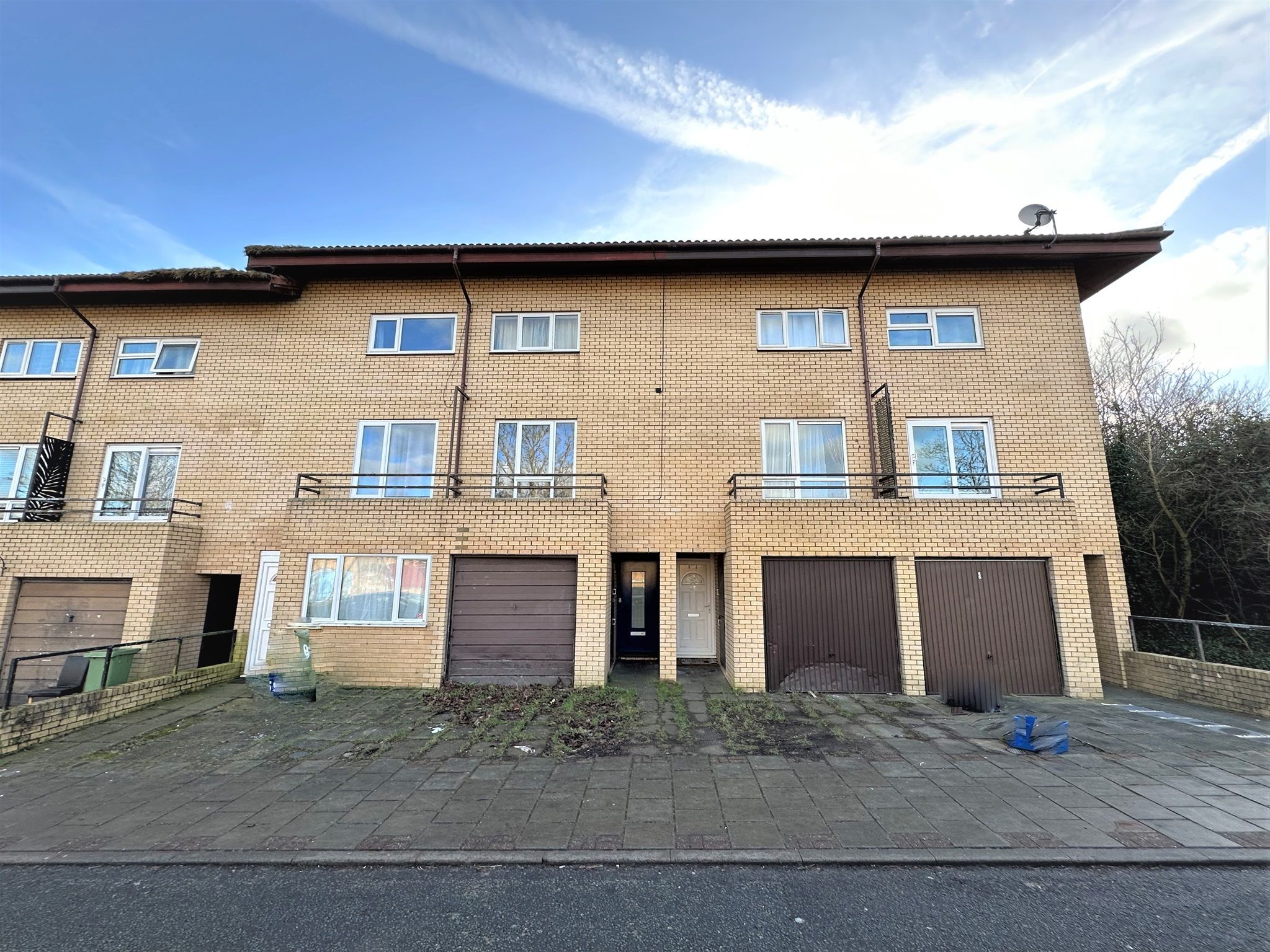 4 bed terraced house for sale in Cleavers Avenue, Conniburrow, Milton