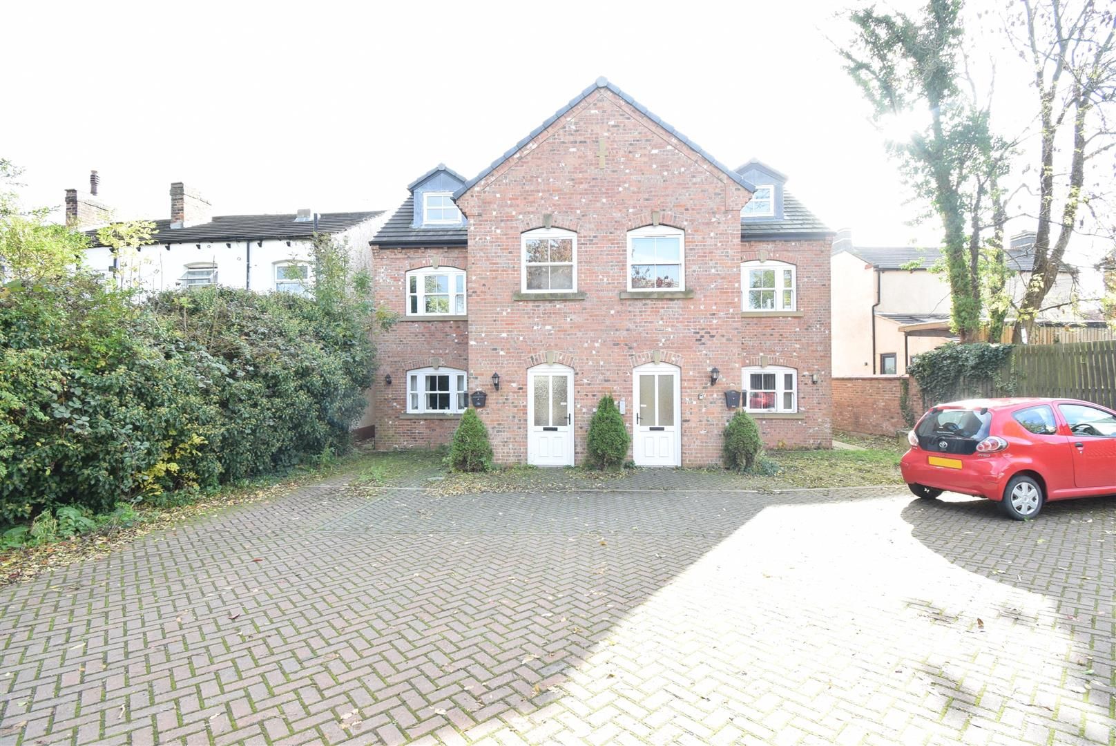 2 bed flat to rent in Hainsworth Street, Rothwell LS26 Zoopla