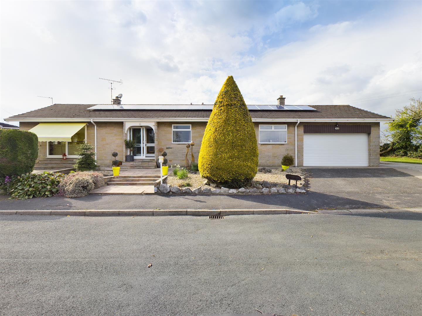 5 bed detached bungalow for sale in Panama Drive, Skirlaugh, Hull HU11