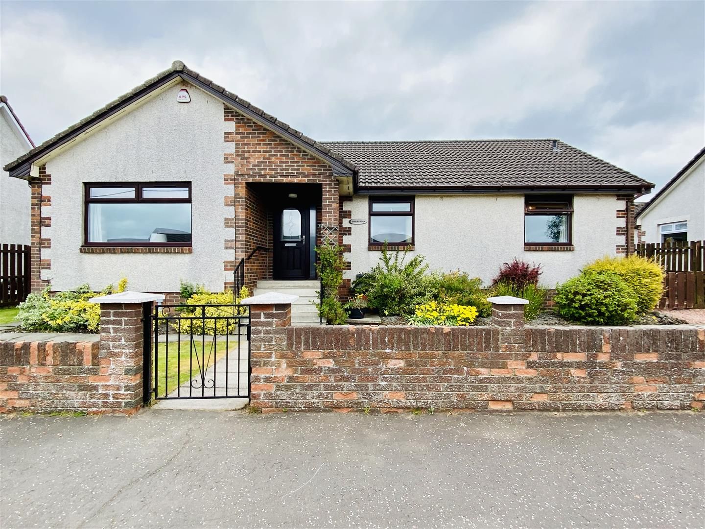 4 bed detached bungalow for sale in Draffan Road, Netherburn, Larkhall