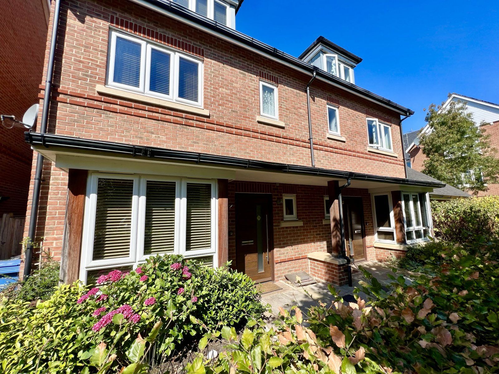 3 bed semidetached house for sale in Blackthorns, Fleet GU51 Zoopla