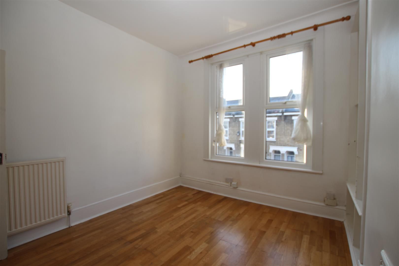 2 bed flat to rent in Melford Road, London E11 Zoopla