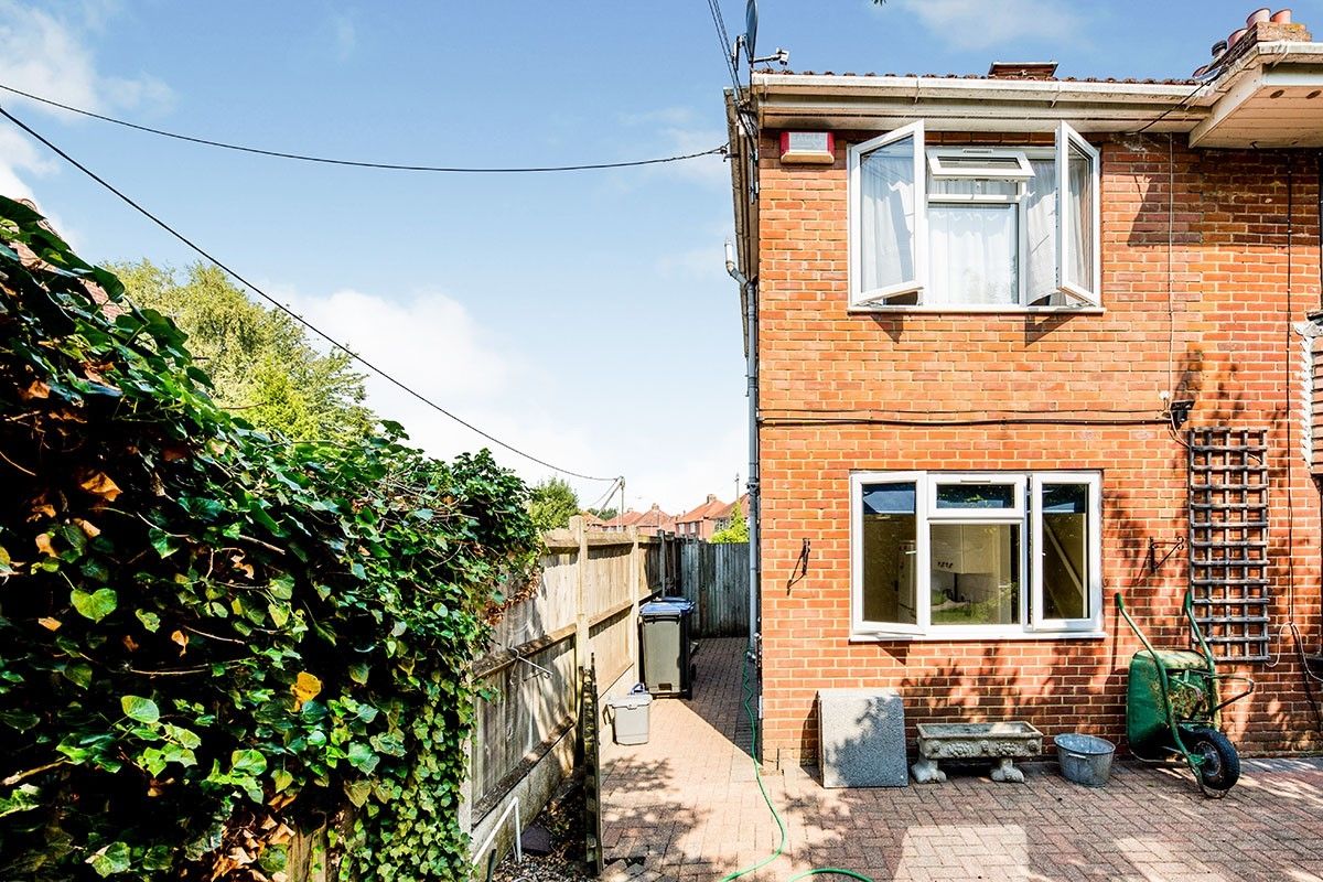 1 bed semidetached house to rent in Sturry Hill, Sturry, Canterbury