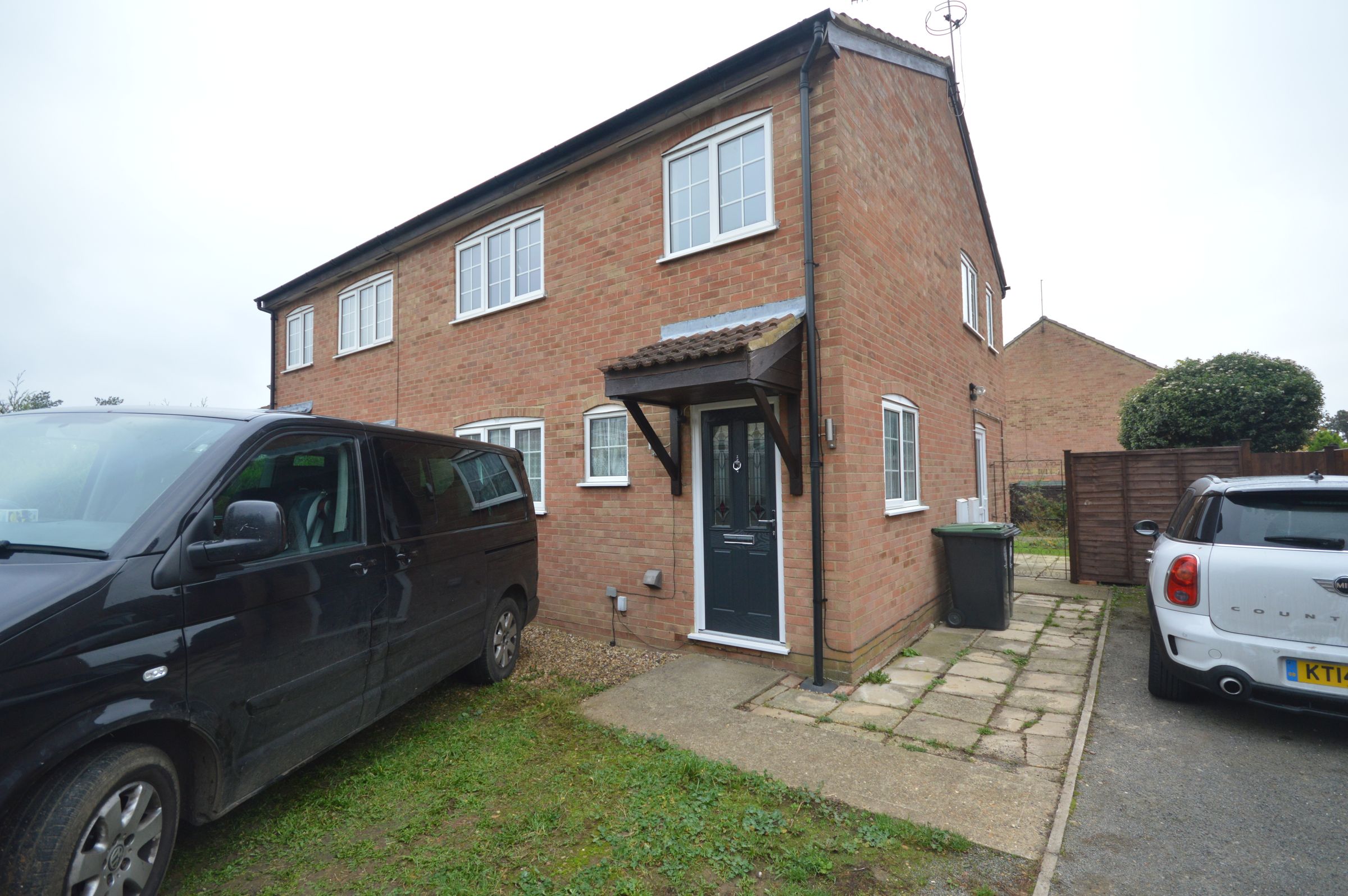 3 bed semidetached house to rent in Mcinnes Way, Raunds
