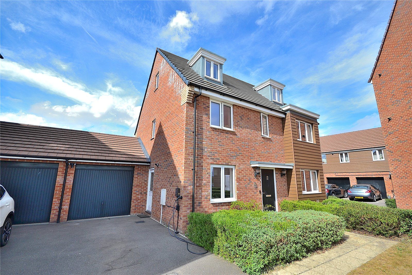5 bed detached house for sale in Whinchat Gardens, Leighton Buzzard