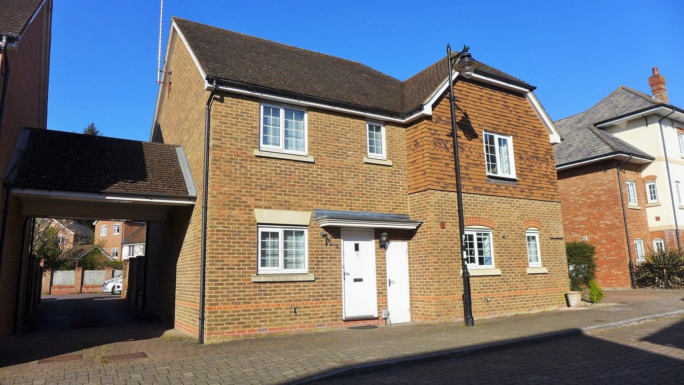 3 bed semidetached house to rent in The West Hundreds, Elvetham Heath