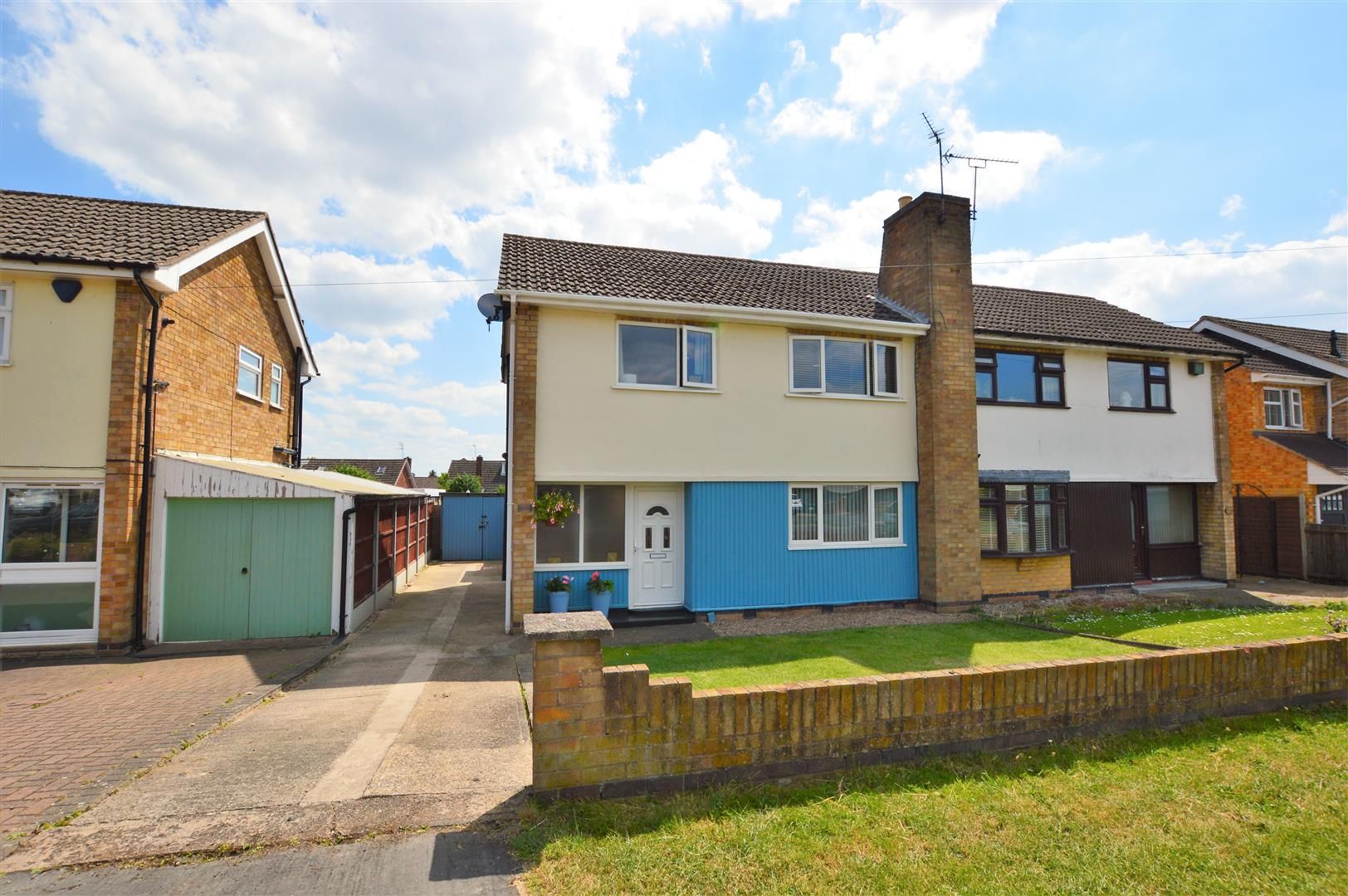 4 bed semidetached house for sale in Dorset Avenue, Wigston