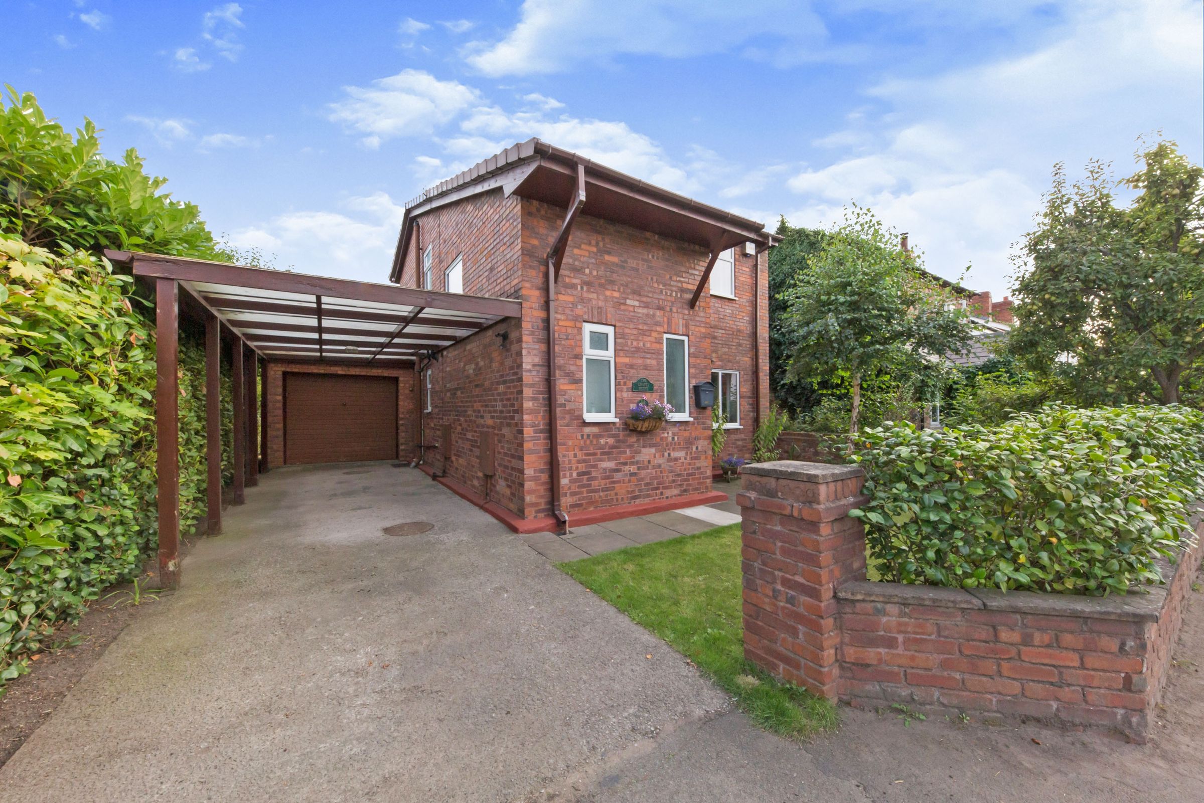 3 bed detached house for sale in Chapel Street, Wincham, Northwich