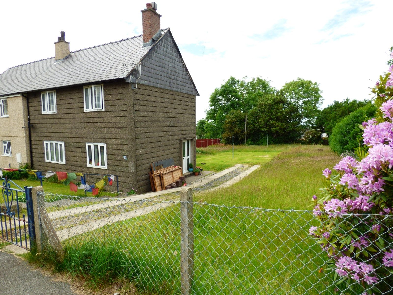 3 bed semidetached house for sale in Maes Gwylfa, Clwt Y Bont