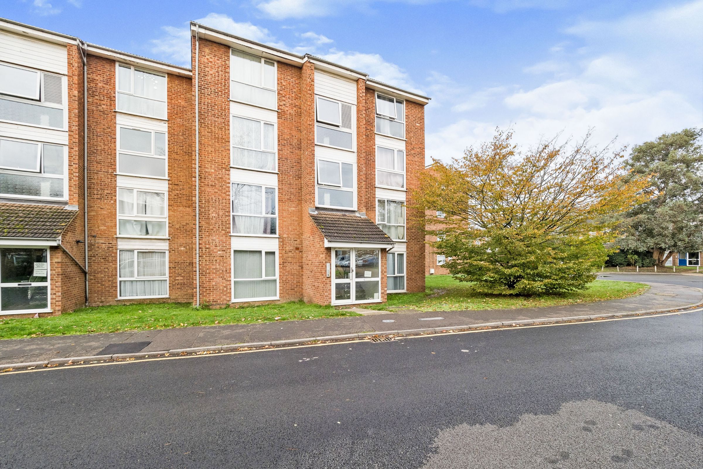 1 bed flat for sale in Dellow Close, Ilford IG2 Zoopla