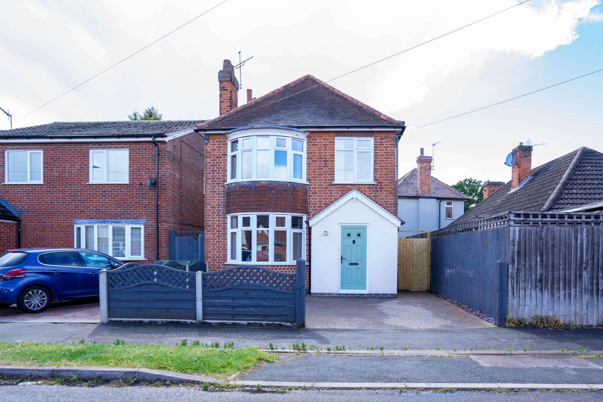 3 bed detached house for sale in Kings Drive, Leicester Forest East