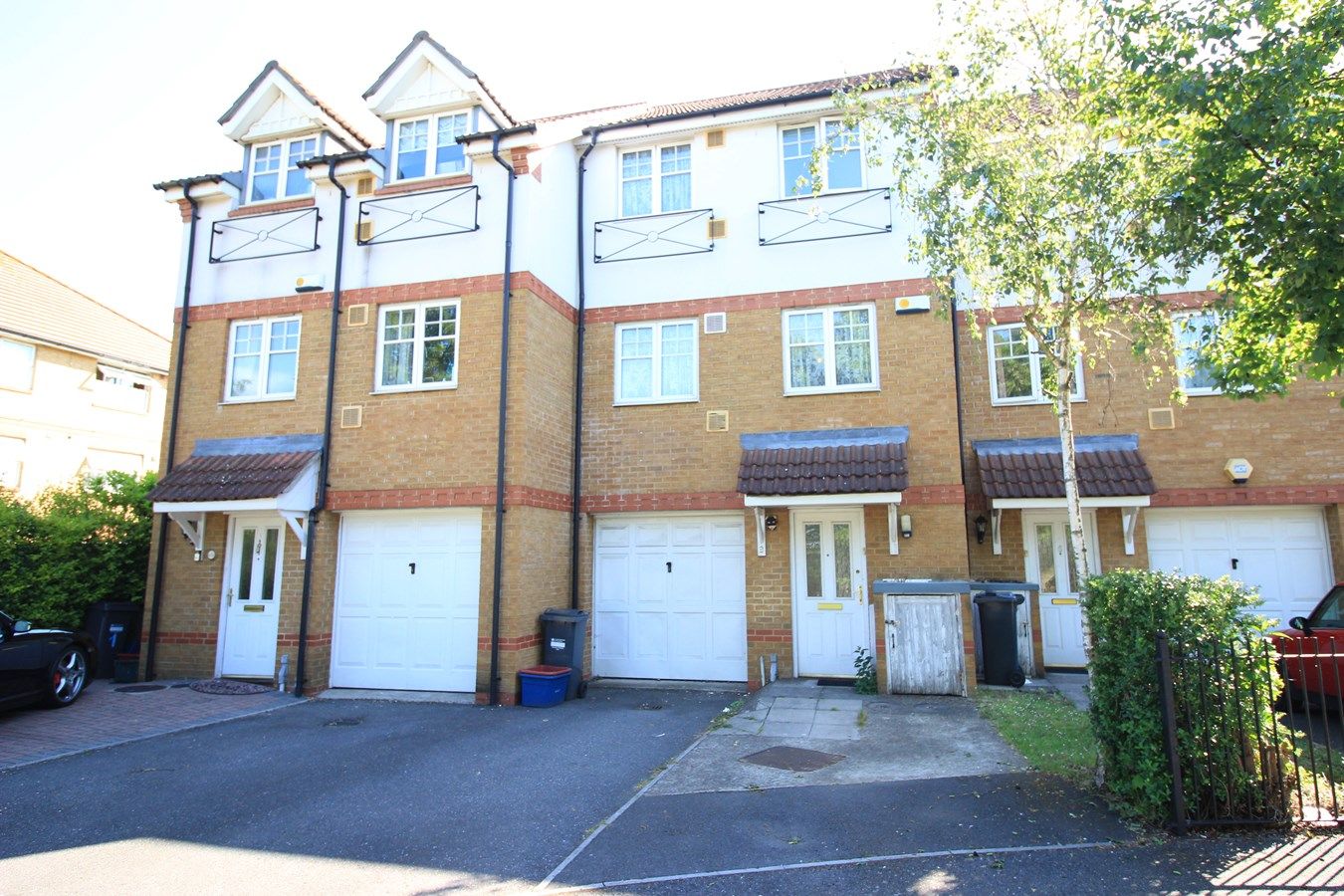 4 bed town house to rent in Gardens, Hounslow TW4 Zoopla