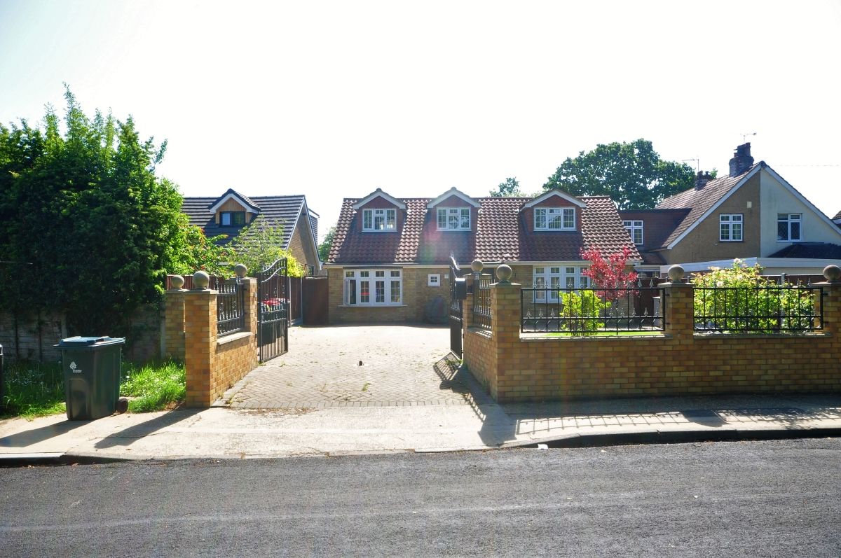 2 bed detached house to rent in Green Lane, Crawley RH10 Zoopla